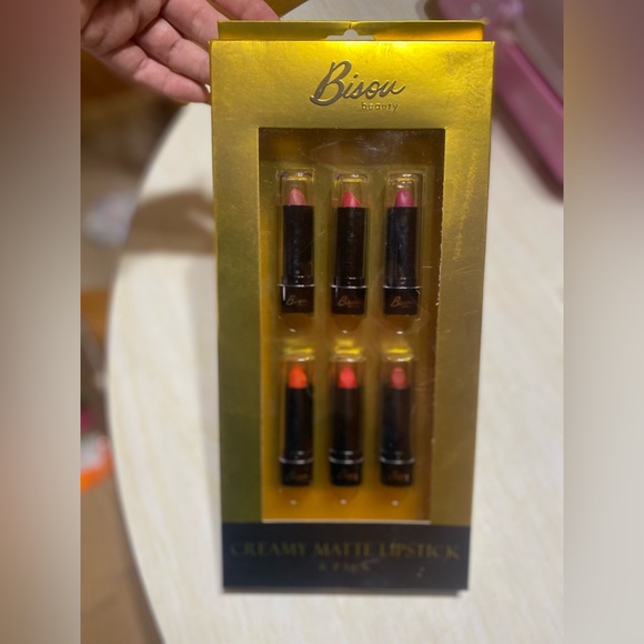 Bisou Beauty 6 pack lipstick. - Picture 1 of 1
